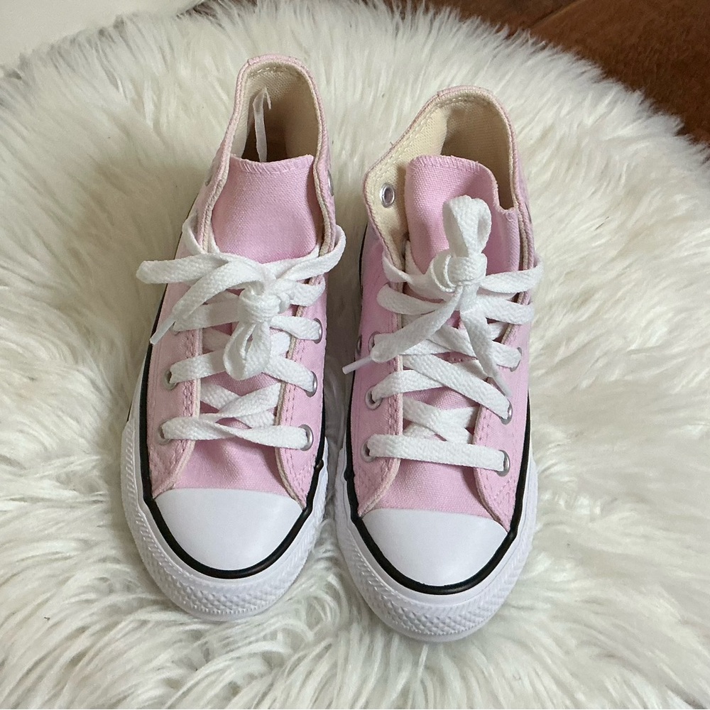 NEW Converse Girls CTAS Pink Canvas Hi Top Casual
Sneaker - 11 Y- New In Box - Picture 7 of 8